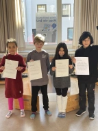 SchülerInnen bei der Juniorwahl.