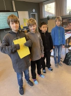 4 Schüler bei den Juniorwahlen Kids.